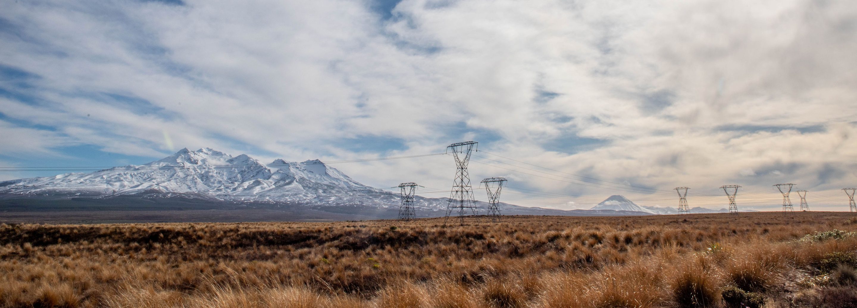 Steel lattice transmission towers crossing the New Zealand volcanic plateau